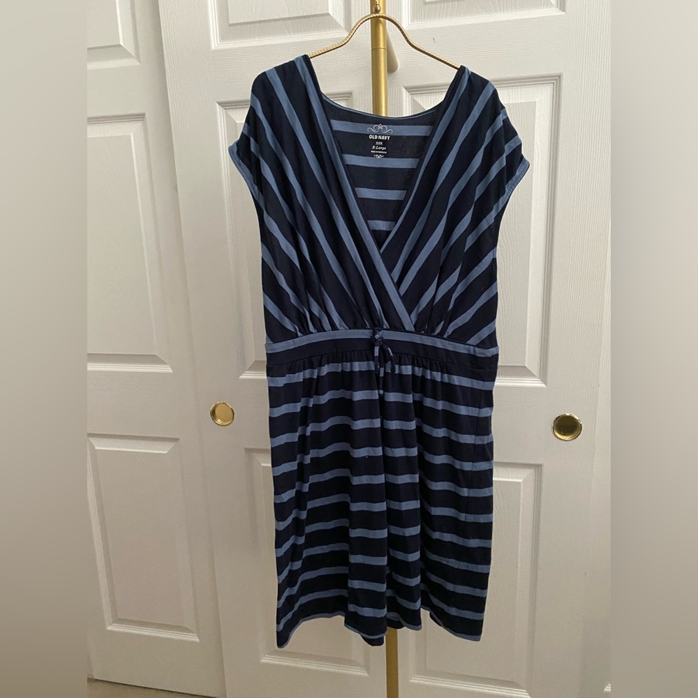 Old Navy Black and Gray Striped Shirt